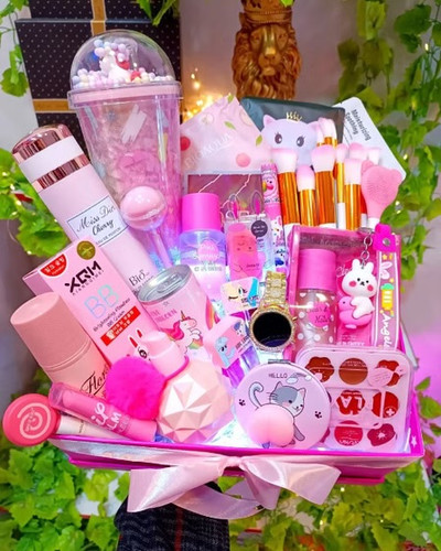 باکس هدیه دخترانه و زنانه مناسب تولد و سالگرد ازدواج